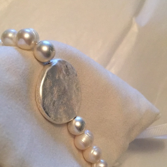 Faux pearl necklace with silvertone accent. - Picture 7 of 12